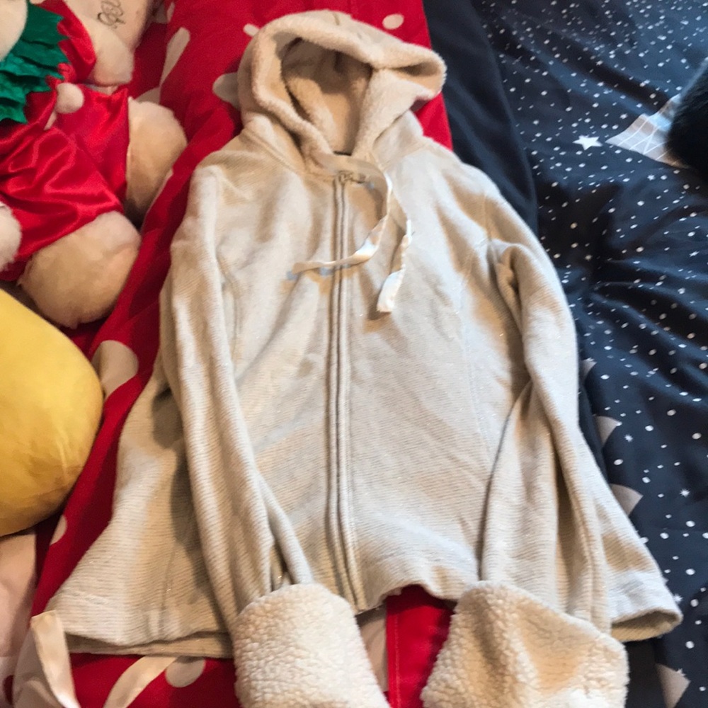 Sweatshirt zip up cream with silver sparkly lines has fur cuffs and hood